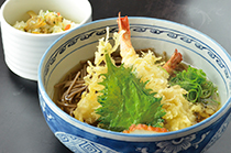 天ぷらうどん または そばとあさりの炊き込みご飯（関西風）